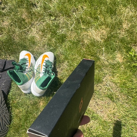 Peloton Heart Rate Monitor - Black with Red Logo - Picture 2 of 3